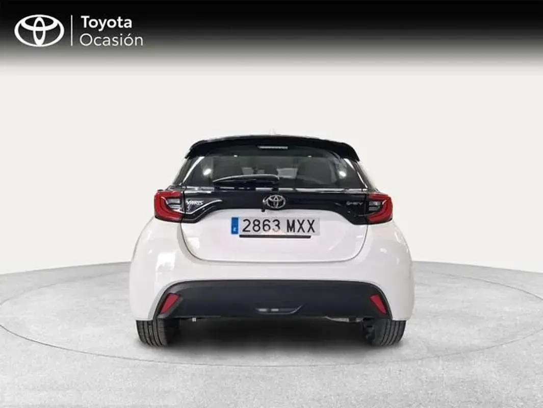 Usado Toyota Yaris Active 116 CV (85 kW) 2025 Blanco Utilitario