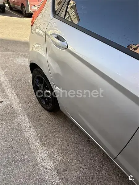 Usado Ford Fiesta Trend 82 CV (60 kW) 2016 Gris / plata Utilitario