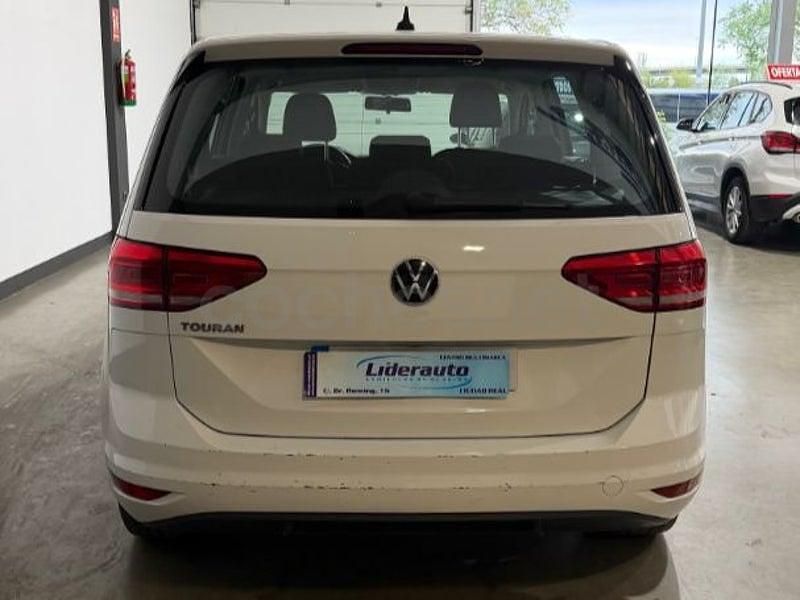 Usado VW Touran Edition 122 CV (89 kW) 2021 Blanco Monovolumen