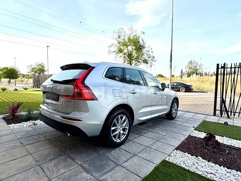 Usado Volvo XC60 Momentum 190 CV (139 kW) 2020 Gris / plata SUV
