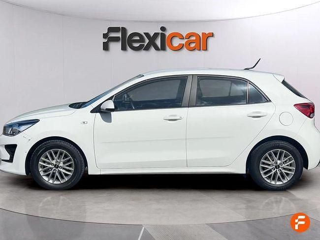 Usado Kia Rio 84 CV (61 kW) 2022 Blanco Berlina