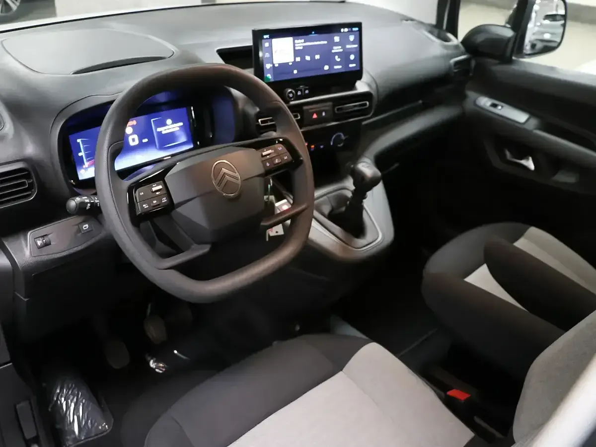 Usado Citroën Berlingo 100 CV (73 kW) 2025 Gris Monovolumen