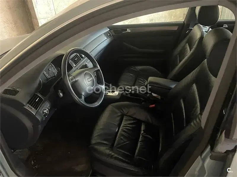 Usado Audi A6 165 CV (121 kW) 2002 Gris / plata Berlina