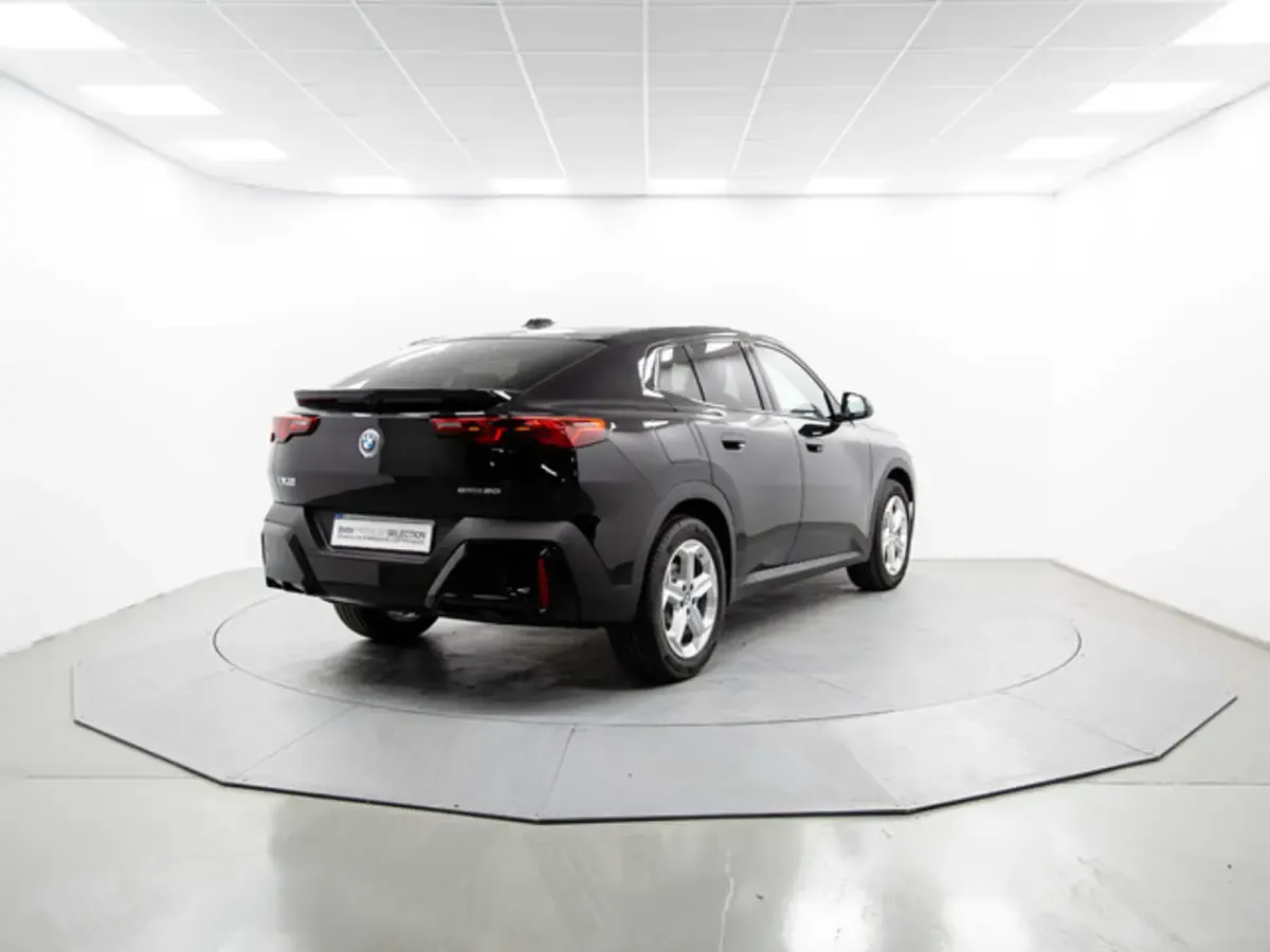 Usado BMW iX2 Comfort Edition 150 kW (204 CV) 2025 Negro SUV