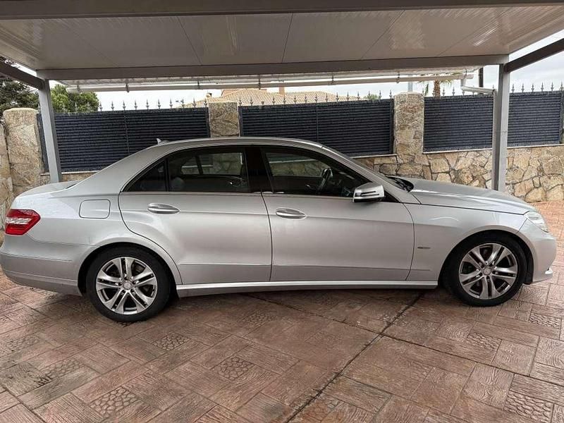Usado Mercedes E350 Avantgarde 211 CV (155 kW) 2009 Gris Berlina