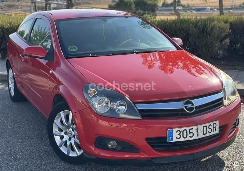 Rojo Usado 2006 Opel Astra GTC Sport Berlina | 2999 € (Buen precio) - Imagen 1/4