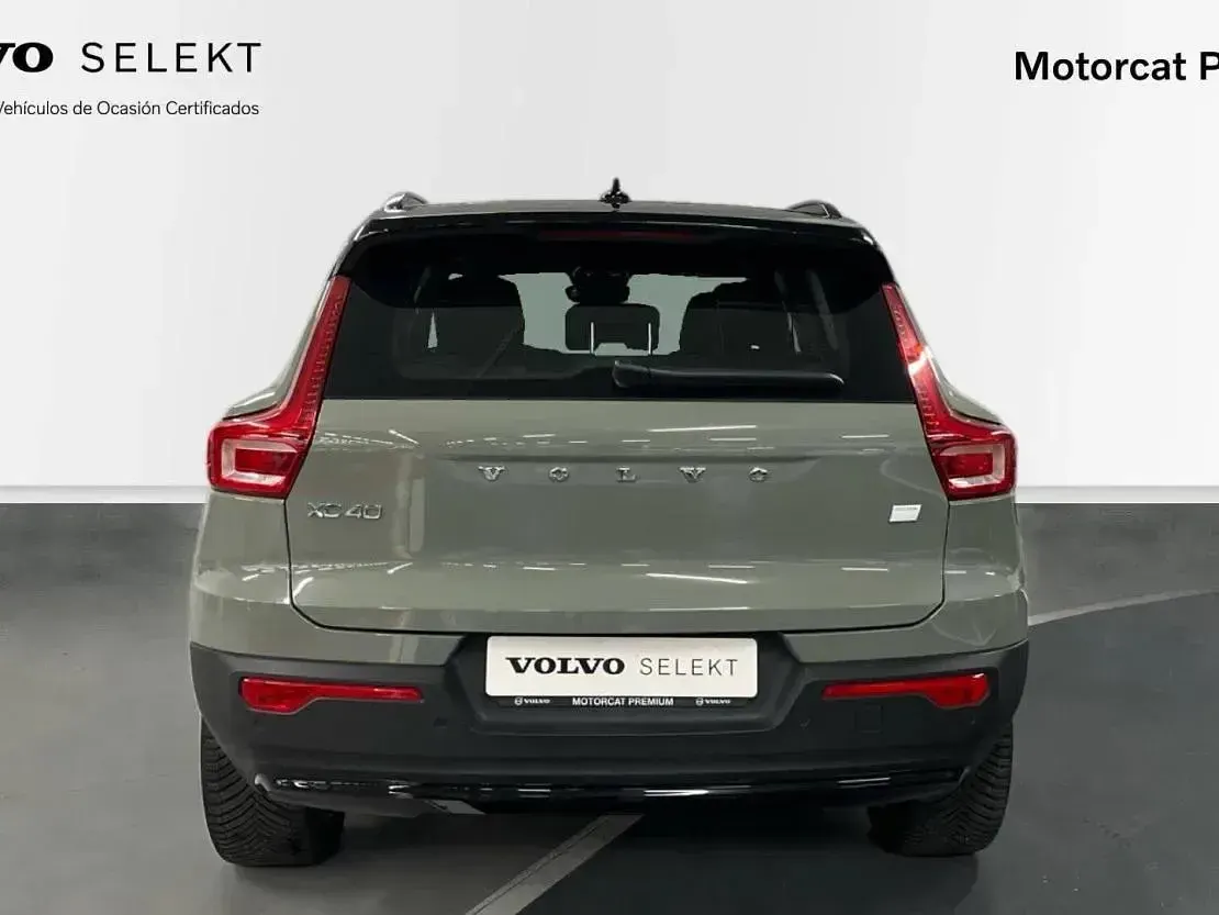 Usado Volvo XC40 Plus 175 kW (238 CV) 2023 Sage green SUV