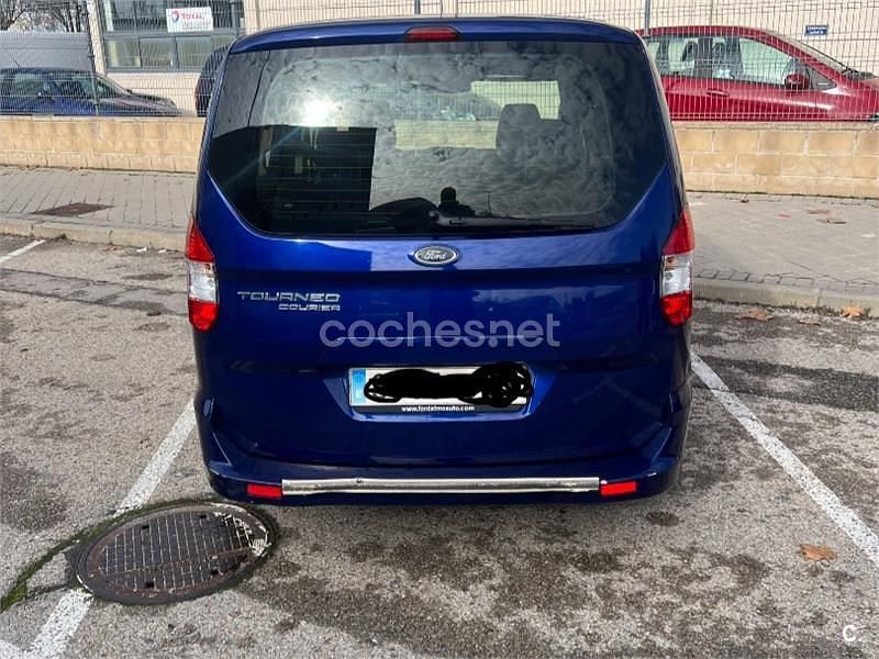Usado Ford Tourneo Courier Trend 75 CV (55 kW) 2015 Azul Monovolumen