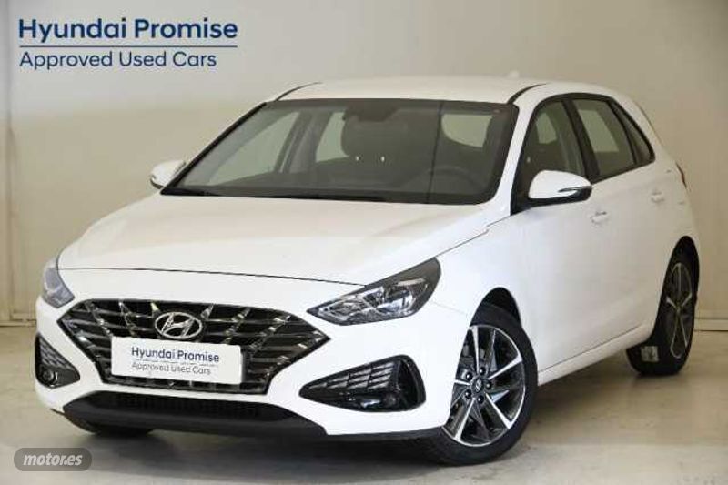Atlas white Usado 2024 Hyundai i30 Berlina | 18.900 € (Buen precio) - Imagen 1/4