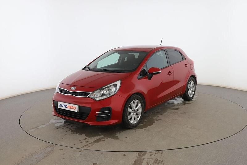 Usado Kia Rio 85 CV (62 kW) 2016 Rojo Utilitario