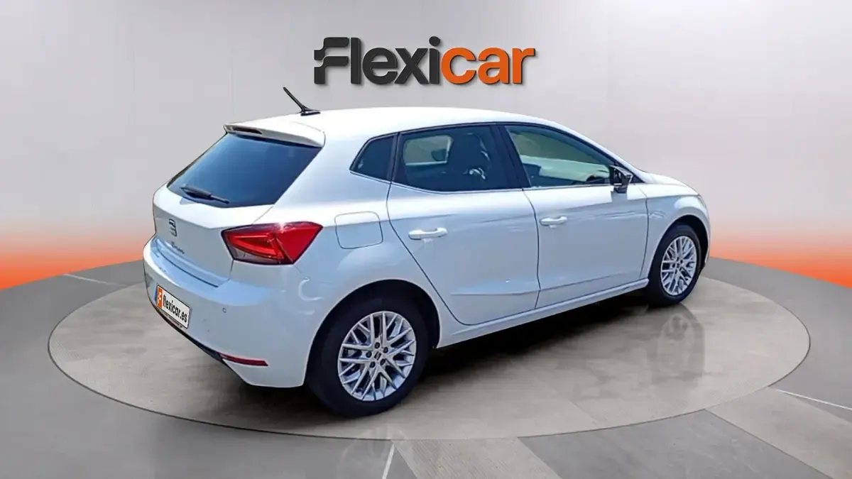 Usado Seat Ibiza 116 CV (85 kW) 2024 Gris Utilitario