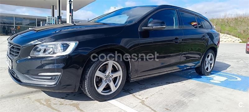 Usado Volvo V60 Kinetic 120 CV (88 kW) 2016 Negro Familiar