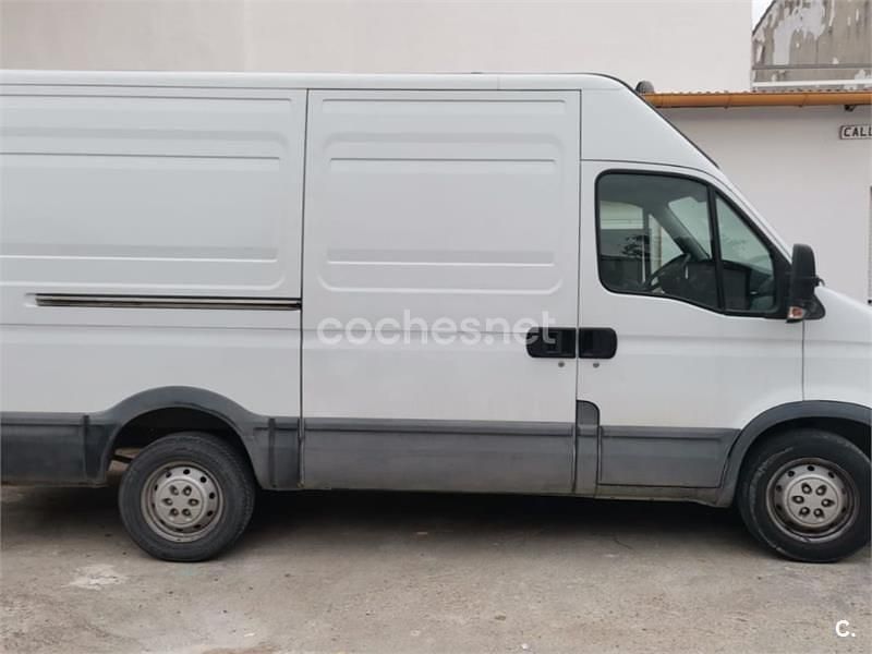 Usado Iveco Daily 126 CV (92 kW) 2011 Blanco Pickup/Camioneta