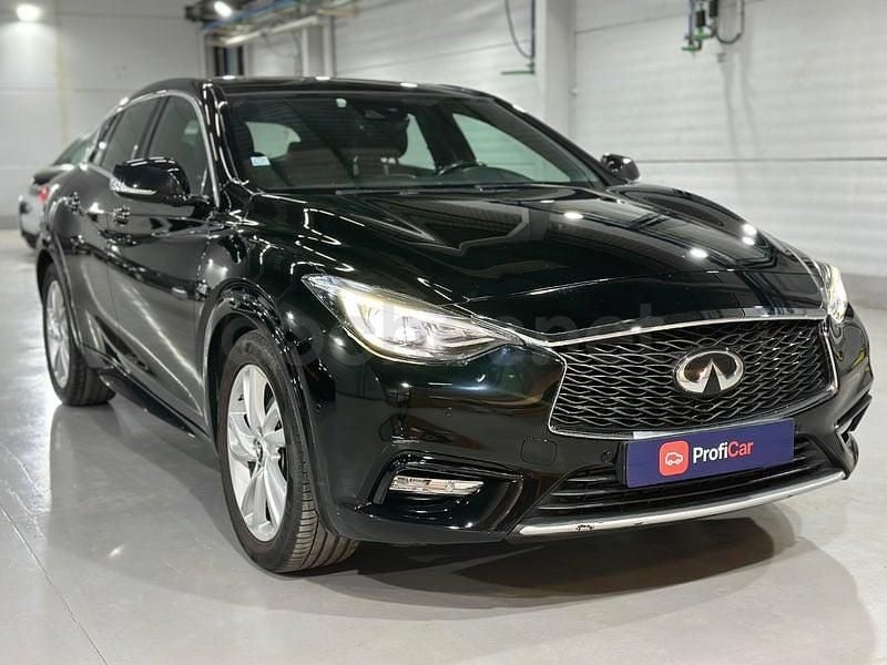 Usado Infiniti Q30 Premium 170 CV (125 kW) 2017 Negro Berlina