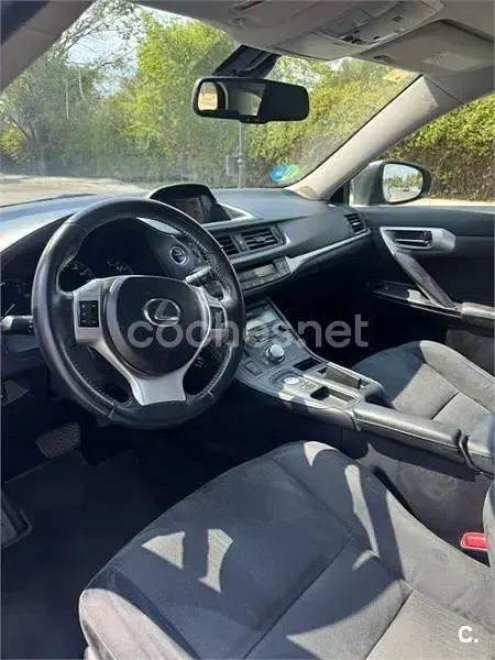 Usado Lexus CT200h 136 CV (100 kW) 2013 Gris / plata Berlina