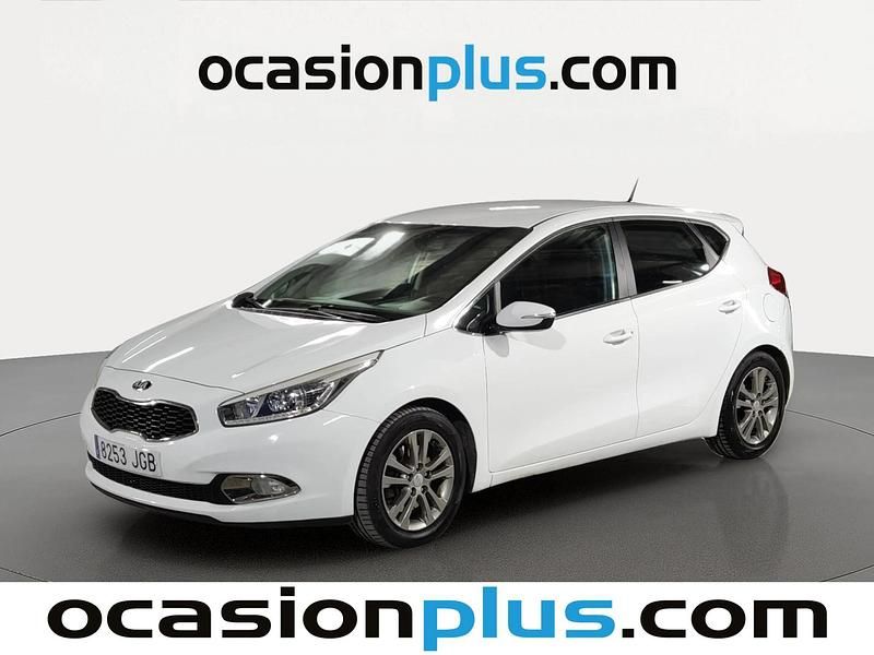 Blanco Usado 2015 Kia Ceed GT Utilitario | 8473 € (Precio justo) - Imagen 1/4