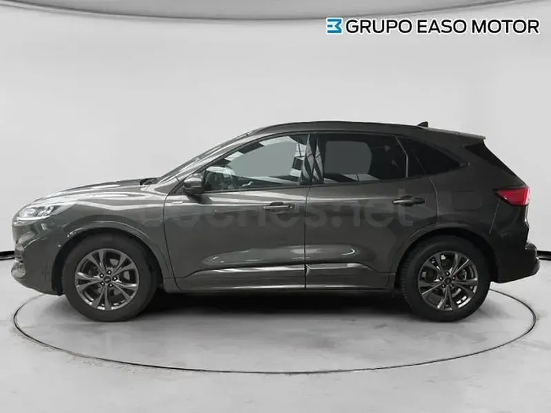 Usado Ford Kuga ST-Line 150 CV (110 kW) 2023 Gris / plata SUV