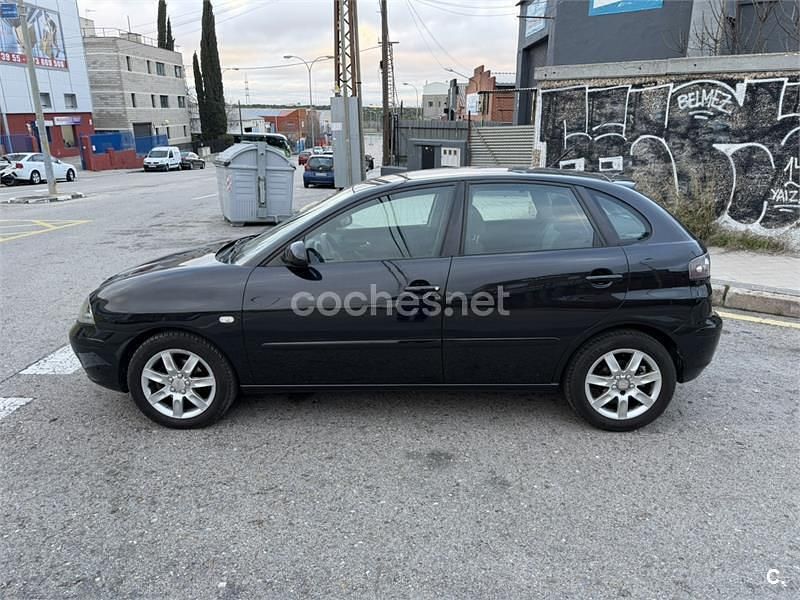 Usado Seat Ibiza 100 CV (73 kW) 2006 Negro Utilitario