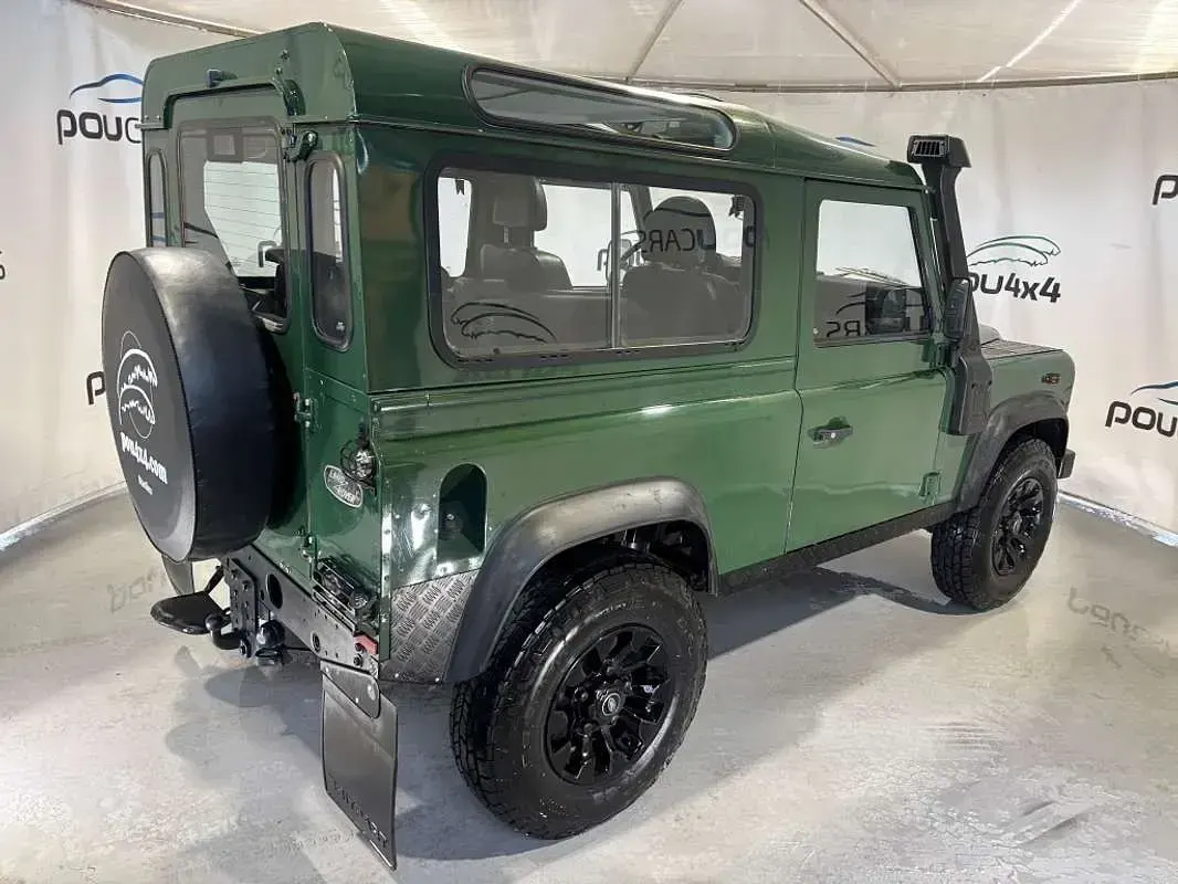 Usado Land Rover Defender SE 122 CV (89 kW) 2009 Verde Familiar
