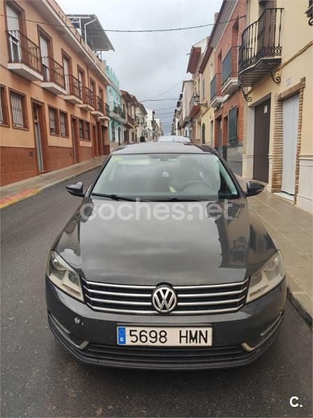 Usado VW Passat Advance 105 CV (77 kW) 2012 Gris / plata Berlina