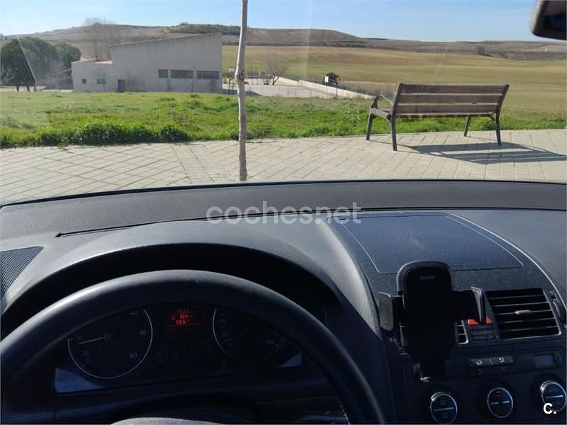 Usado VW Touran Highline 136 CV (100 kW) 2004 Gris / plata Monovolumen