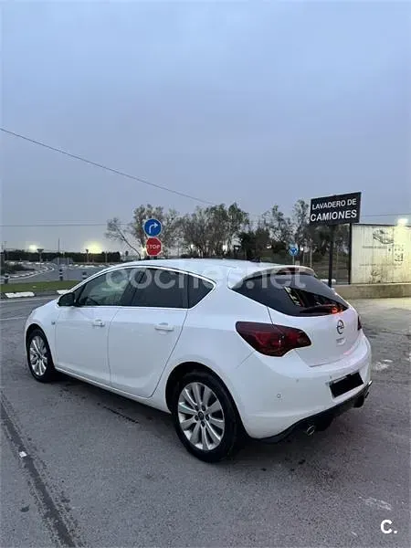 Usado Opel Astra Excellence 110 CV (80 kW) 2014 Blanco Berlina