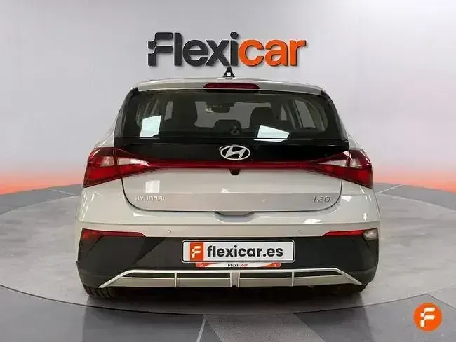 Usado Hyundai i20 100 CV (73 kW) 2024 Gris Utilitario