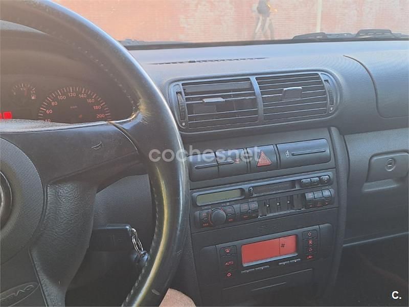 Usado Seat Leon Sport 150 CV (110 kW) 2002 Rojo Berlina