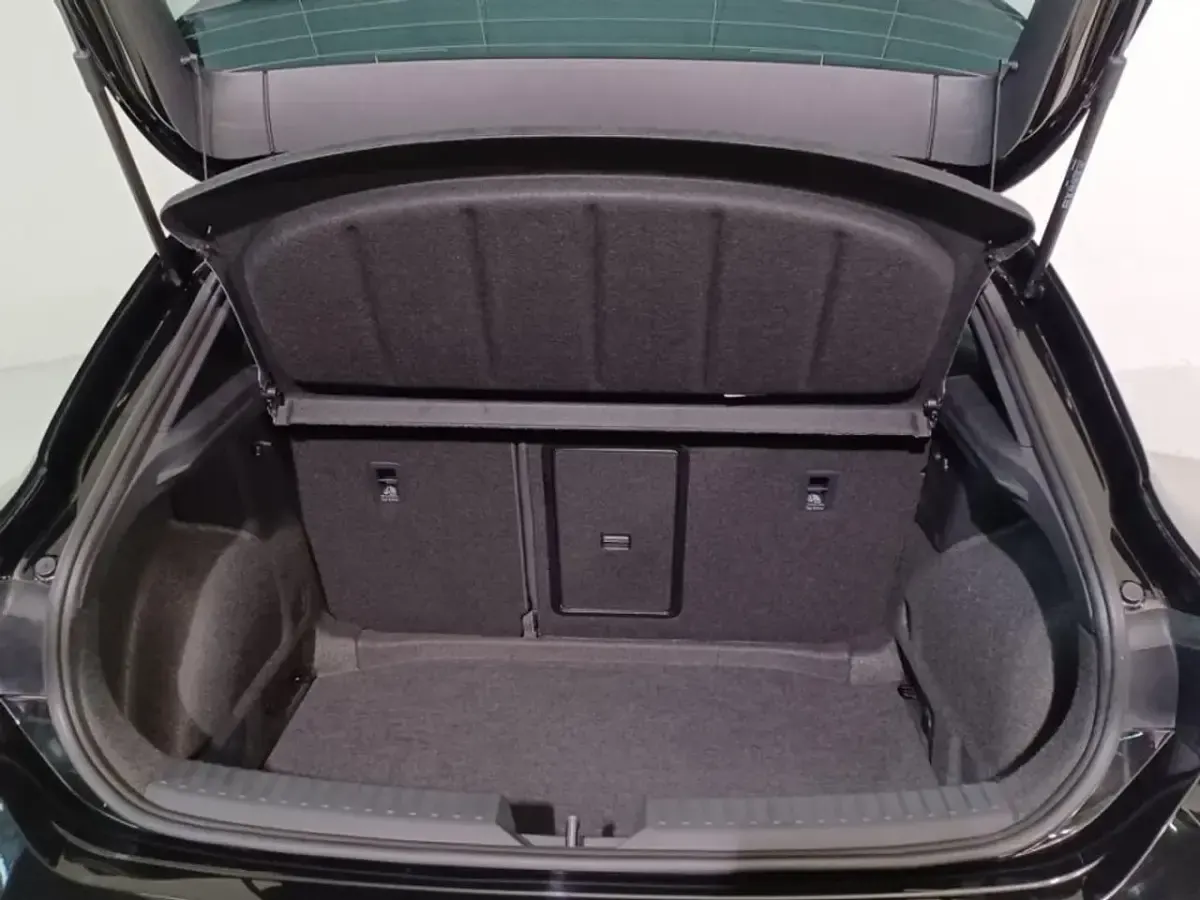 Usado Seat Leon FR 150 CV (110 kW) 2024 Negro Utilitario