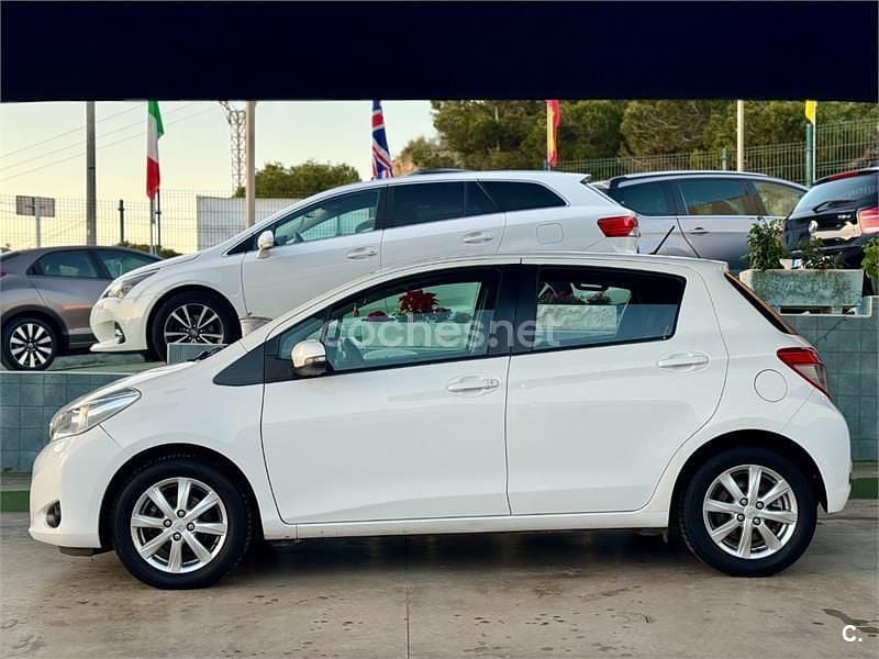 Usado Toyota Yaris Active 69 CV (50 kW) 2013 Blanco Utilitario