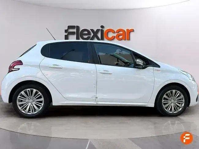 Usado Peugeot 208 GT-line 110 CV (80 kW) 2018 Blanco Utilitario