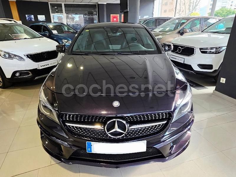 Usado Mercedes CLA200 Shooting Brake AMG line 156 CV (114 kW) 2016 Violeta / lila Familiar