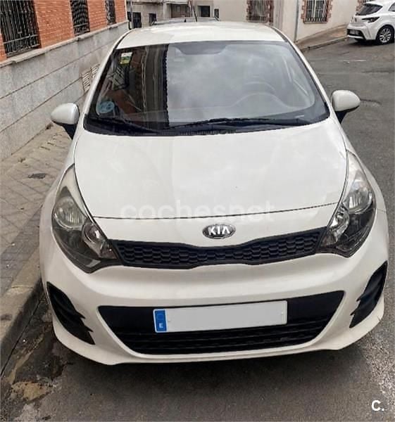 Usado Kia Rio 84 CV (61 kW) 2015 Blanco Berlina