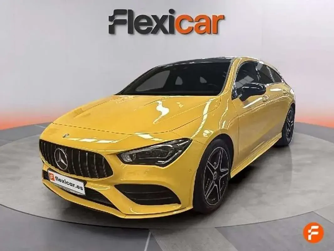 Usado Mercedes CLA250e Shooting Brake 224 CV (164 kW) 2020 Amarillo Familiar