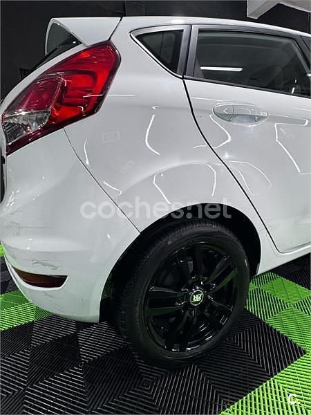 Usado Ford Fiesta Trend 75 CV (55 kW) 2016 Blanco Utilitario