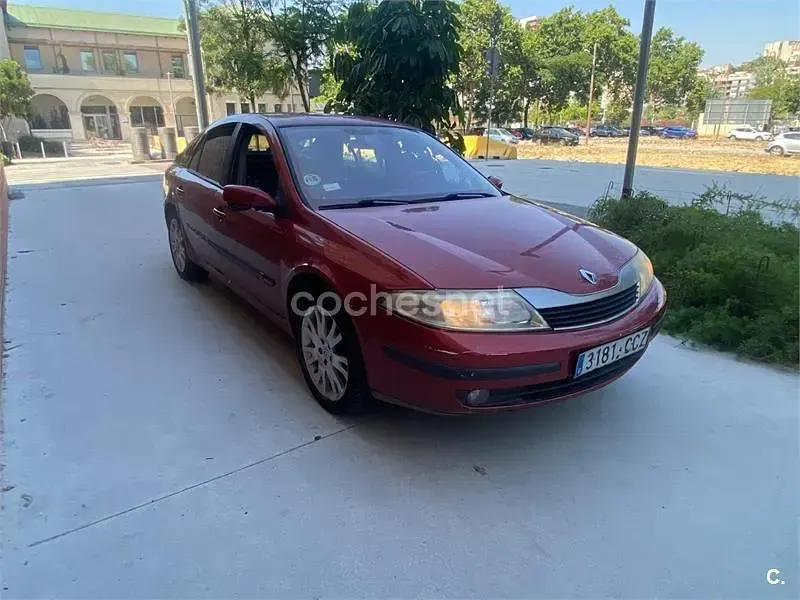 Usado Renault Laguna II Privilege 137 CV (100 kW) 2002 Granate Berlina