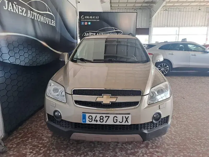 Usado Chevrolet Captiva LT 150 CV (110 kW) 2008 Beige SUV