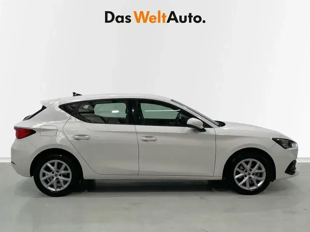Usado Seat Leon Style 110 CV (80 kW) 2022 Blanco Berlina
