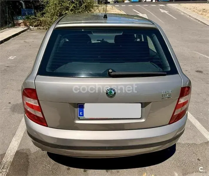 Usado Skoda Fabia Comfort 75 CV (55 kW) 2006 Gris / plata Berlina