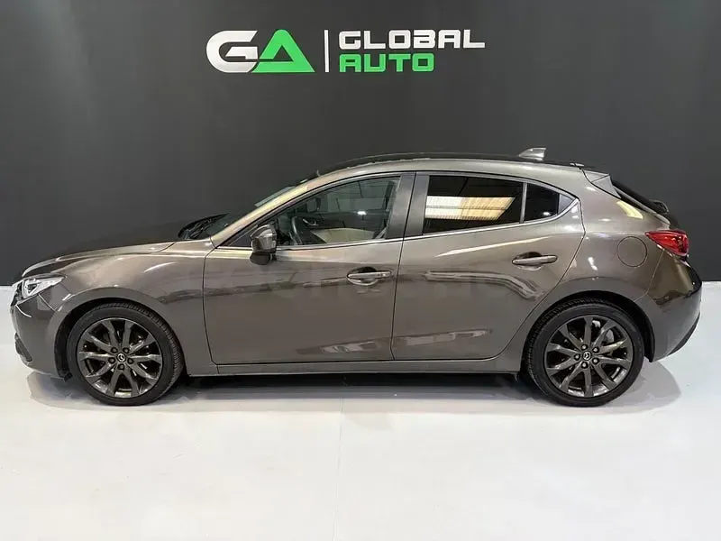 Usado Mazda 3 Luxury 150 CV (110 kW) 2014 Marrón Berlina