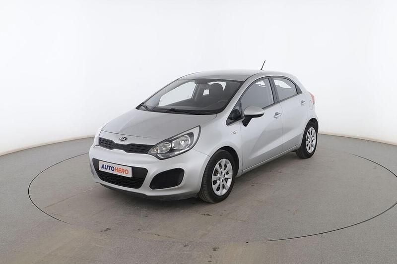 Usado Kia Rio 85 CV (62 kW) 2014 Gris Utilitario