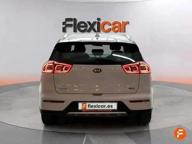 Usado Kia Niro 141 CV (103 kW) 2019 Blanco SUV
