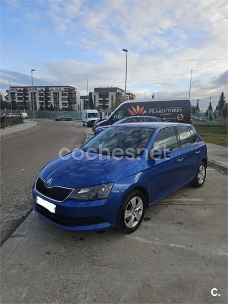 Usado Skoda Fabia Ambition 75 CV (55 kW) 2018 Azul Berlina