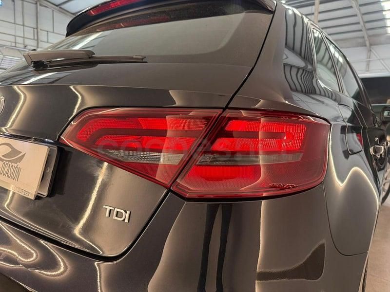 Usado Audi A3 Attraction 110 CV (80 kW) 2014 Negro Berlina