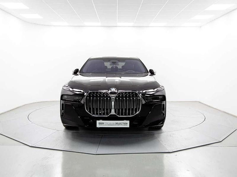 Käytetty BMW 740 299 HP (219 kW) 2023 Musta Sedan