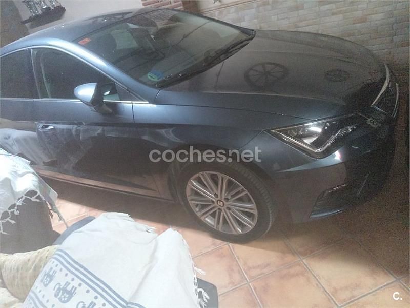 Gris / plata Usado 2019 Seat Leon XCELLENCE Berlina | 16.450 € (Un poco caro) - Imagen 1/4