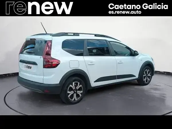 Usado Dacia Jogger Expression 100 CV (73 kW) 2024 Blanco Monovolumen