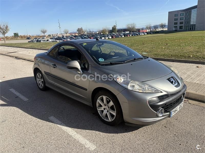 Gris / plata Usado 2008 Peugeot 207 CC Descapotable | 2500 € (Buen precio) - Imagen 1/4