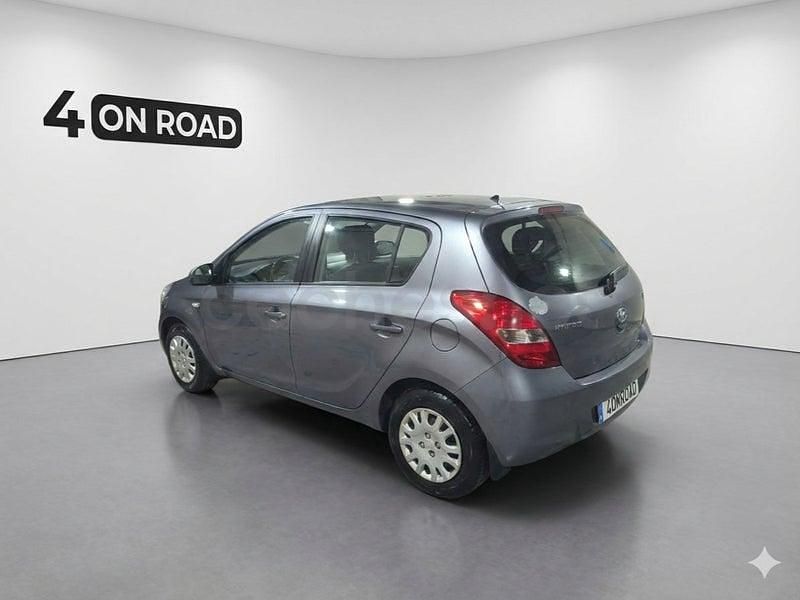 Usado Hyundai i20 Comfort 78 CV (57 kW) 2009 Gris / plata Utilitario
