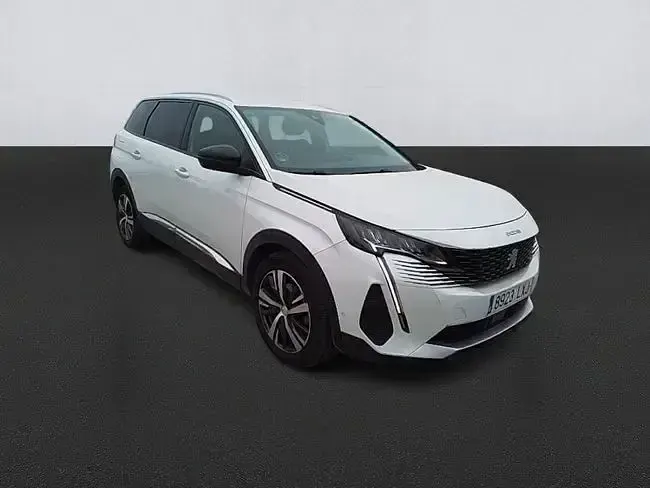 Usado Peugeot 5008 Allure 131 CV (96 kW) 2022 Blanco SUV